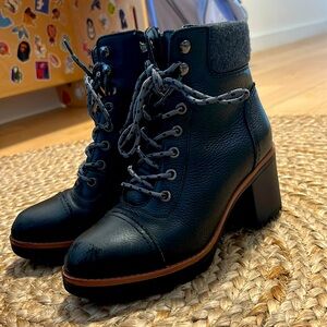 Naturalizer black leather with rubber sole 2.5 inch heel winter boots